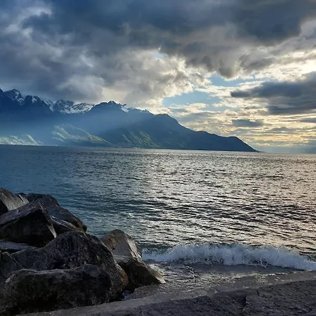 Quiet In Center With Mountain View