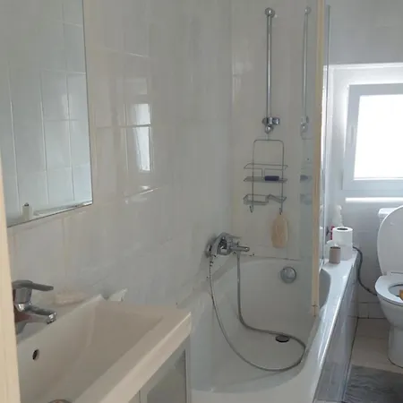 Quiet In Center With Mountain View Affittacamere 3*